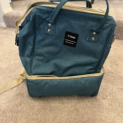 Breast pump bag with cooler