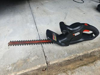 BLACK+DECKER 17” Electric Hedge Trimmer – Works Great!