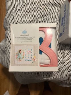 Milestone blankets for baby