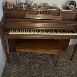 Piano Lowrey