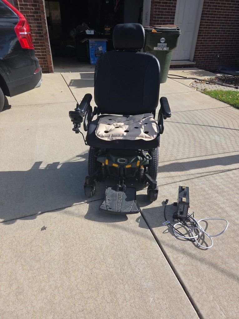 Quantum Mobile Chair And Waffle Seat Cushion
