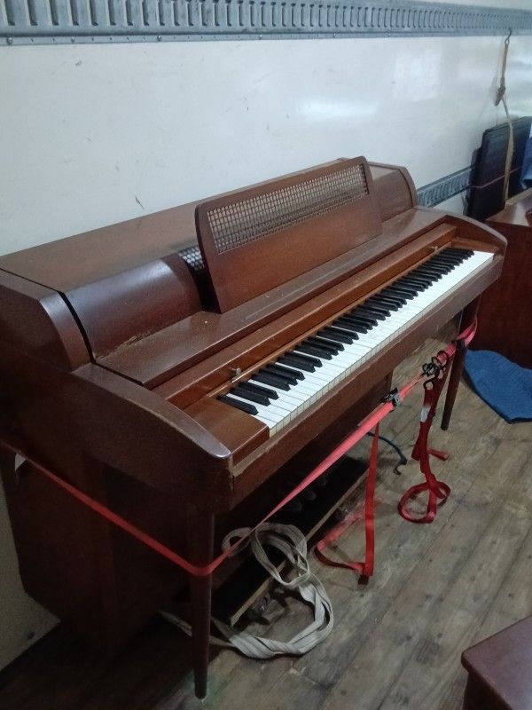 🎹 Antique Piano 🎹