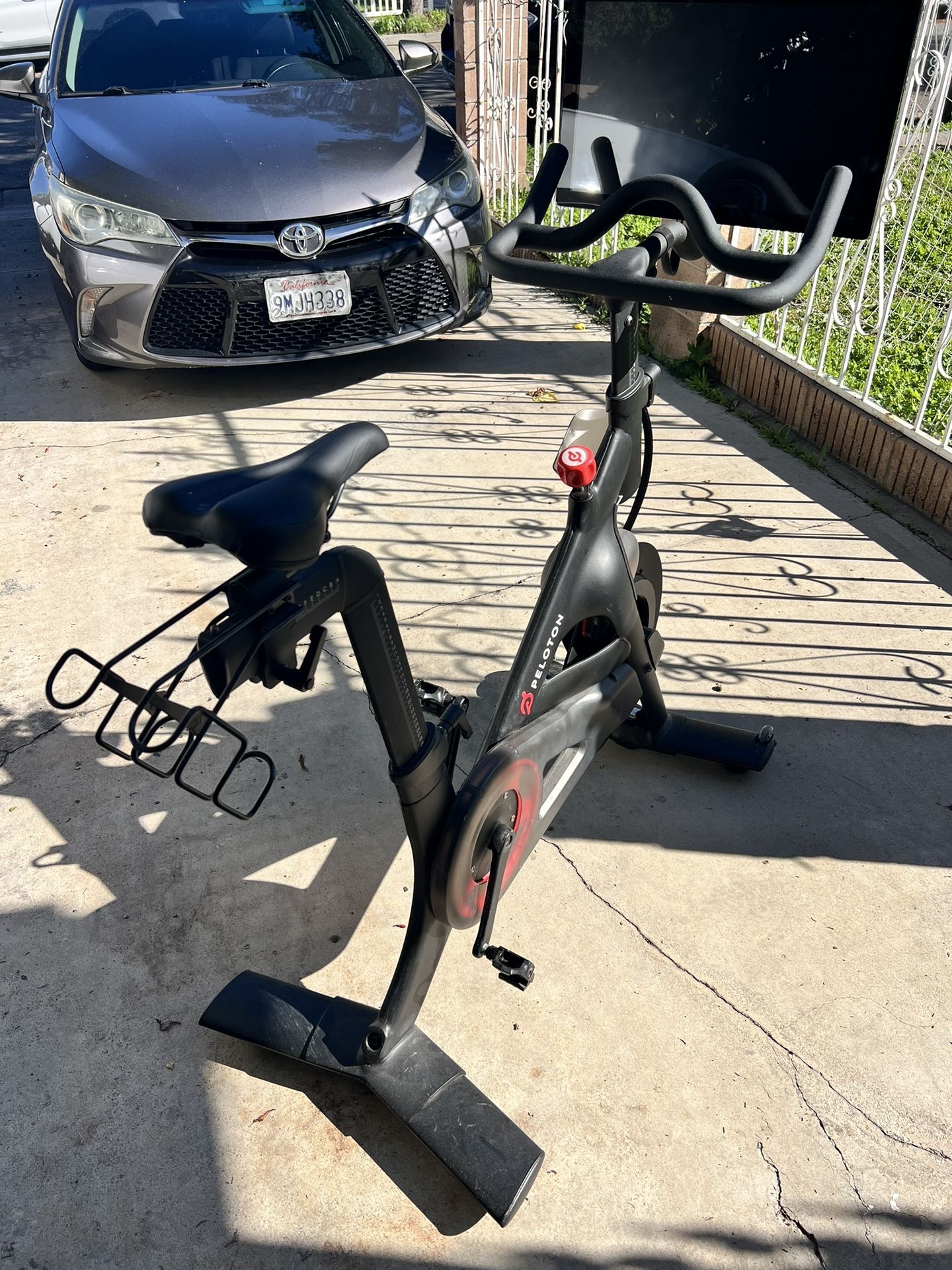 Stationary Exercise Bike (idk If the screen works)