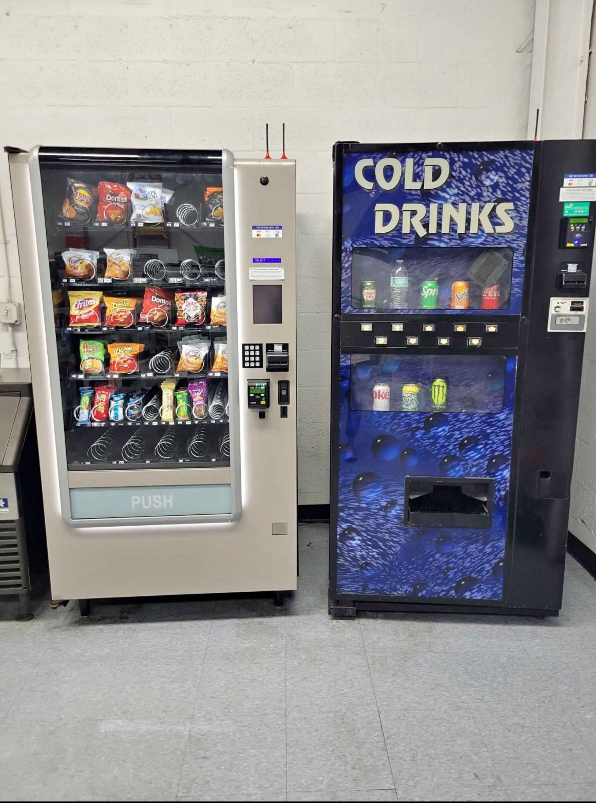 Vendo máquinas vending (snacks  y bebidas) en excelente estado