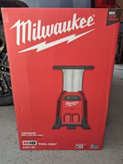 MILWAUKEE M18 18V LITHIUM-ION RADIUS SITE LIGHT ( TOOL ONLY  )