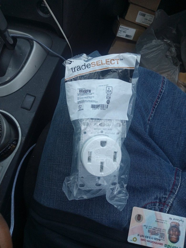 tradeselect hubbell 50a 125/250 3 pole 4 wire