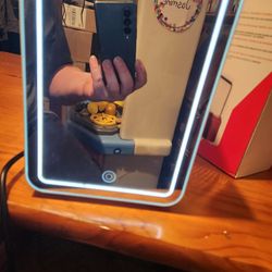 Frigidaire
Frigidaire Gallery 9 Can Beauty Lighted Mirror Fridge White #2