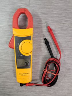 Fluke 323 Digital AC Clamp Meter  CAT III 600V - TESTED