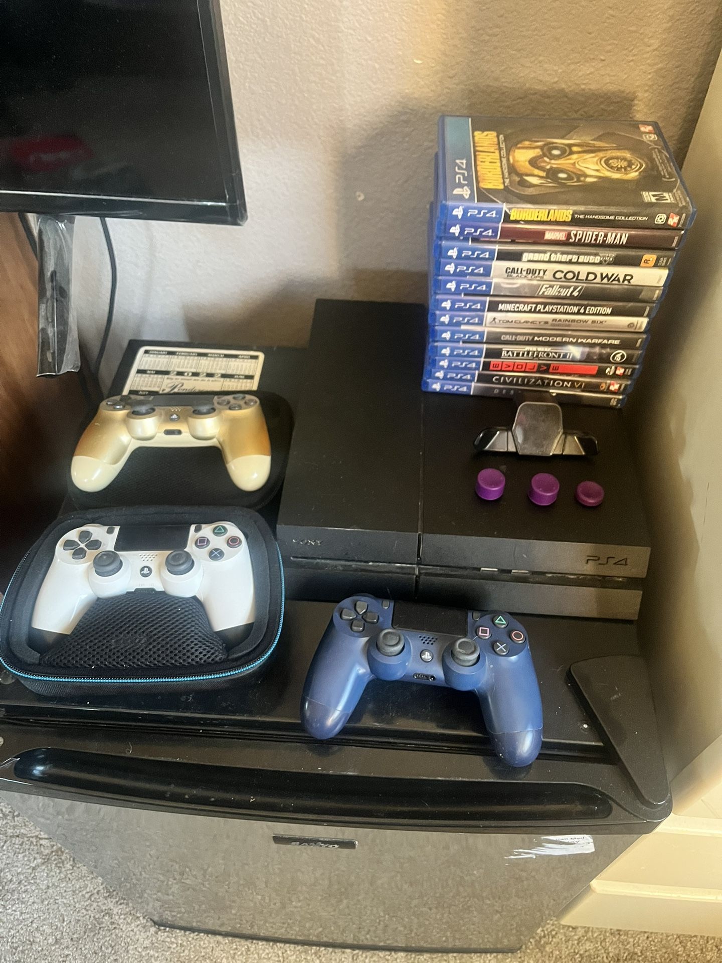 Playstation 4 Bundle (READ BIO)