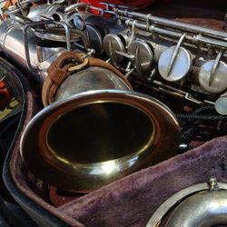 Vintage.
Saxophone