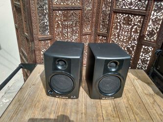 M-AUDIO AV 40 SPEAKERS