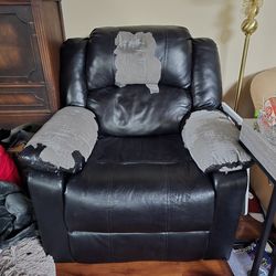 Comfy but ugly recliner