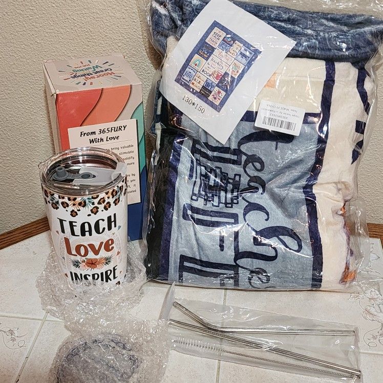 Teacher Appreciation gift set with insulated tumbler and 50×60 inch blanket