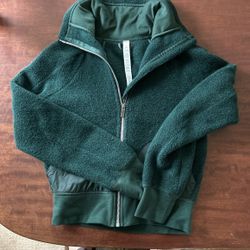 Women’s LuLulemon Size 4 Forest Green Wool Blend Zip Up