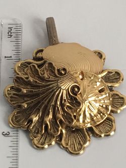 VINTAGE GOLD TONE LARGE PENDANT -STAMPED