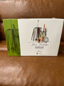 Brand New 7 Piece Mixologist Set