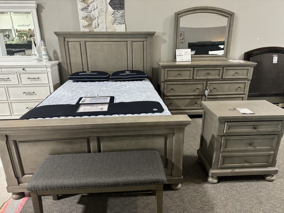 Ashley Lettner 4 Piece Bedroom Set Light Gray