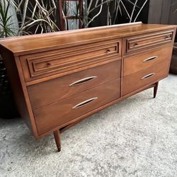 Mid Century Modern Broyhill Sculptra Dresser