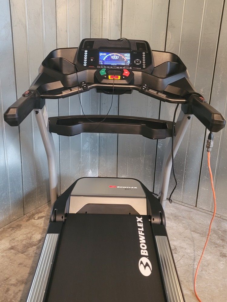 Like New Bowflex BXT216 Treadmill for Sale in Covington, WA OfferUp