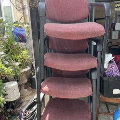 Sillas Estan Usadas En Buenas Condiciones