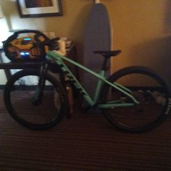 Trek Marlin 7 29er 2022 Hydraulic Brakes ...2 Weeks Old Medium Frame