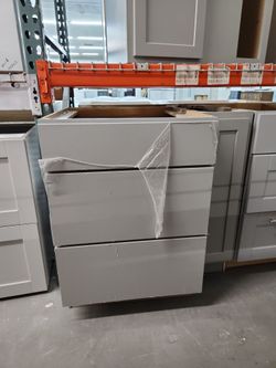 Base cabinet