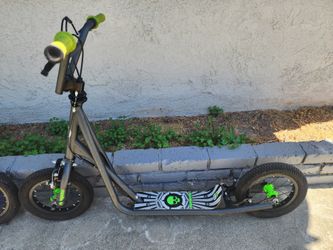Mogoose Large scooters