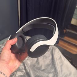 Sony Pulse 3D Wireless Gaming Headset / And Ps5 controller 