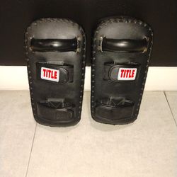 Almohadillas De  Cuero De Entrenar De La Marca Title Classic 