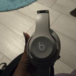 Beats Studio Pro - Wireless Bluetooth Noise Cancelling Headphones.       WITH CASE AND CHARGER