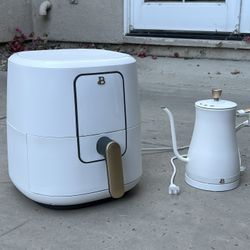 Like New White Air Fryer And Electric Water Kettle 