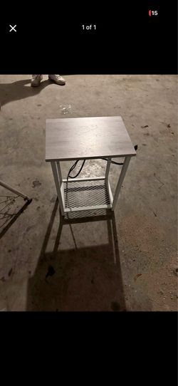 1 USB plug in nighstand