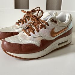 Nike Air Max women's size 6 worn only few times 
