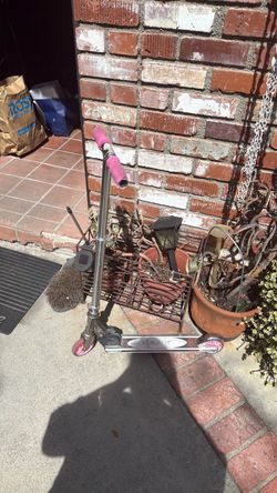 Pink Handle Scooter must pick up now or tomorrow
