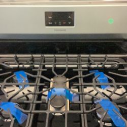 Brand New Frigidaire Gas Stove