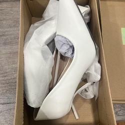 White, USA 5.5, CN 35