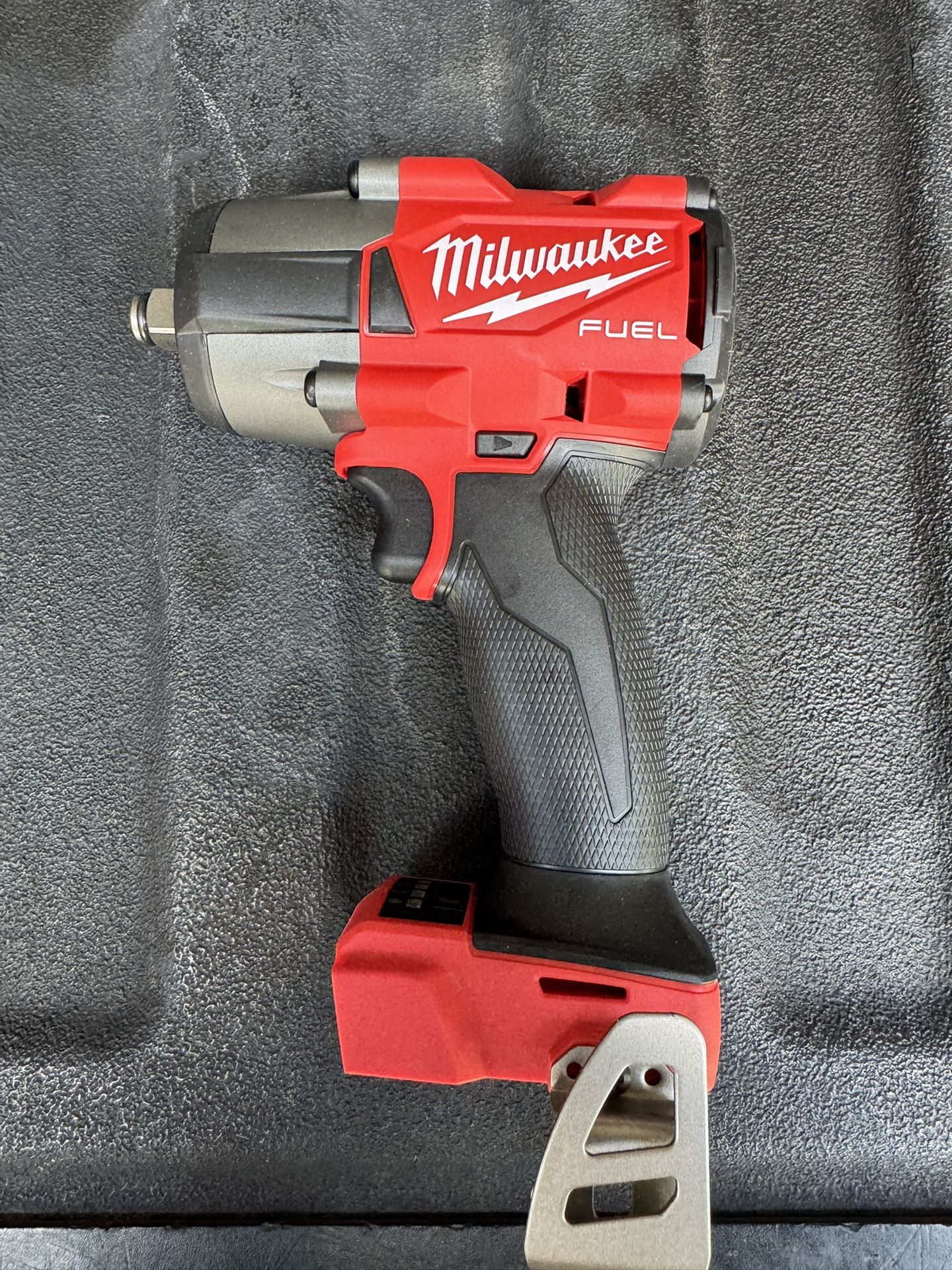 Milwaukee 1/2" Mid-Torque Impact i Wrench w/ Friction Ring