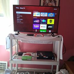 42" Roku Smart Tv With Xbox One And 2 Controller New  Cash Only 