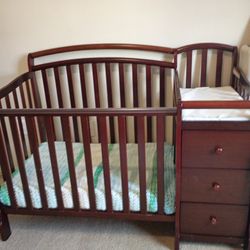 Mini Crib With Changing Table *Good condition* Includes Crib Mattress And Changing Pad And Chewing Guard