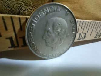 Moneda de Plata Hidalgo 1957, 5 pesos, 18.055 gramos, 0.720 Plata Ley. $70 cash.