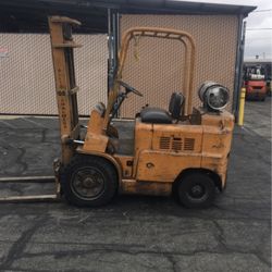 Pneumatic Forklift 