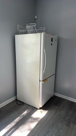 For sale fridge free come grab