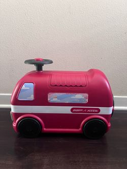 Radio Flyer Ride & Play Camper Playset, Ride-on for Kids,