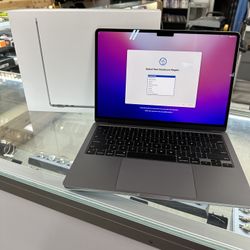 MacBook Air (Mid2022)