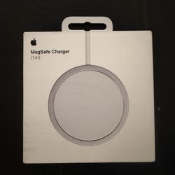 Apple MagSafe Charger Usb~C 3ft and Powertek portable Powerbank-send me an offer