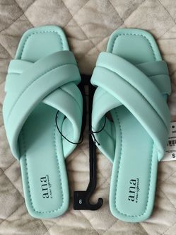 Women's Flip Flops  Size 9M New