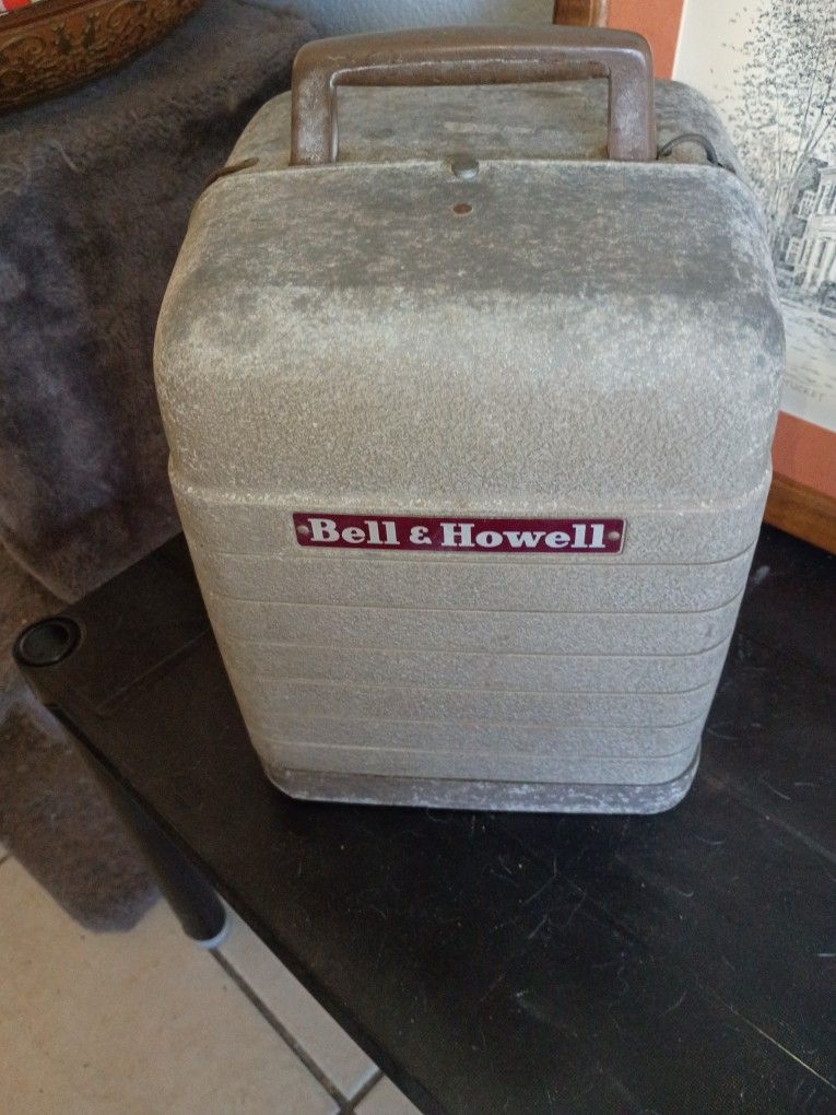 8mm Bell& Howell Move Projector It Works