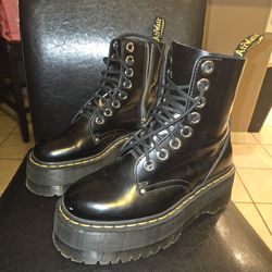 Dr. Martin's Jadon max women's platform boots ( size 8)