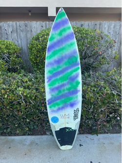 5’7 surfboard
