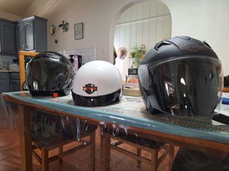 Women's motorcycle helmets